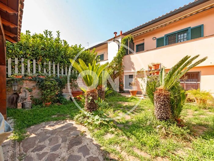Casa con 7 locali in vendita in Via Massa di San Giuliano, Roma