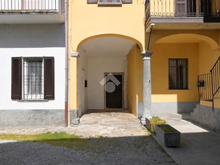 Casa trilocale in vendita in Via Luigi Cadorna, Nibionno