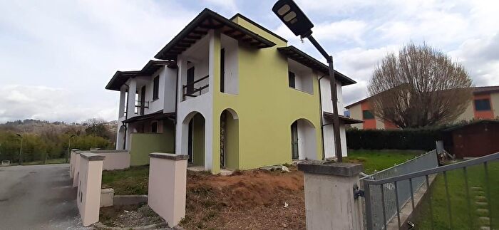 Casa con 5 locali in vendita in Barga