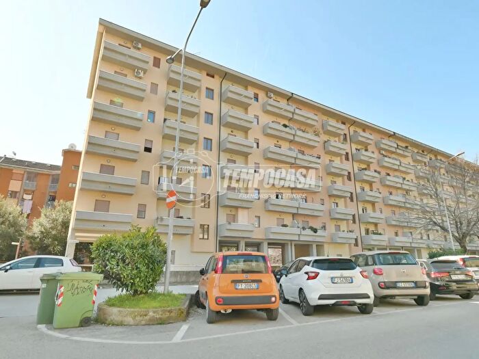 Appartamento quadrilocale in vendita in Largo dei Fiordalisi, Ascoli Piceno