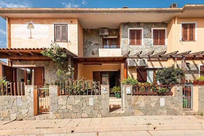 Casa trilocale in vendita in Via Alfieri l, Villasimius