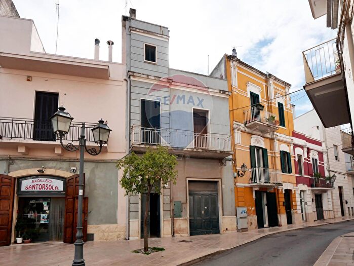 Casa con 6 locali in vendita in Via Cesare Battisti, Noicattaro