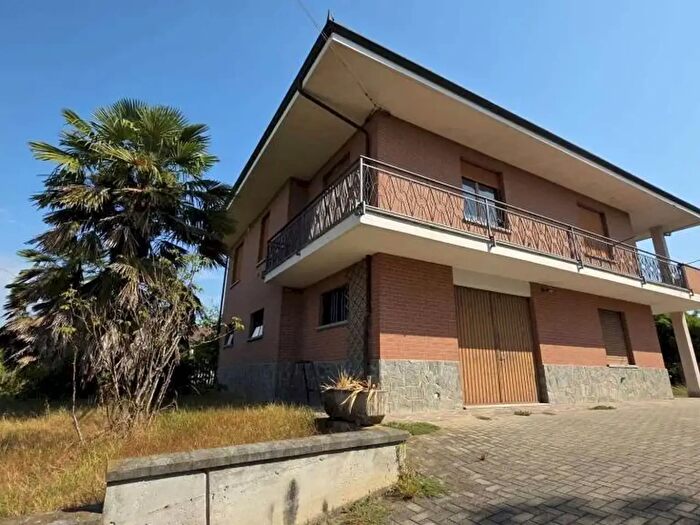 Casa con 7 locali in vendita in Via Serra Cora, Monale