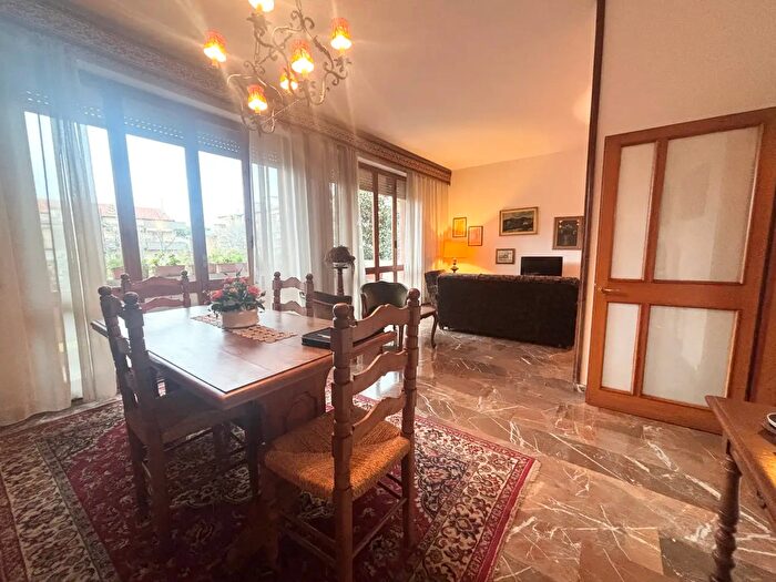 Appartamento con 5 locali in vendita in Via Siena, Firenze