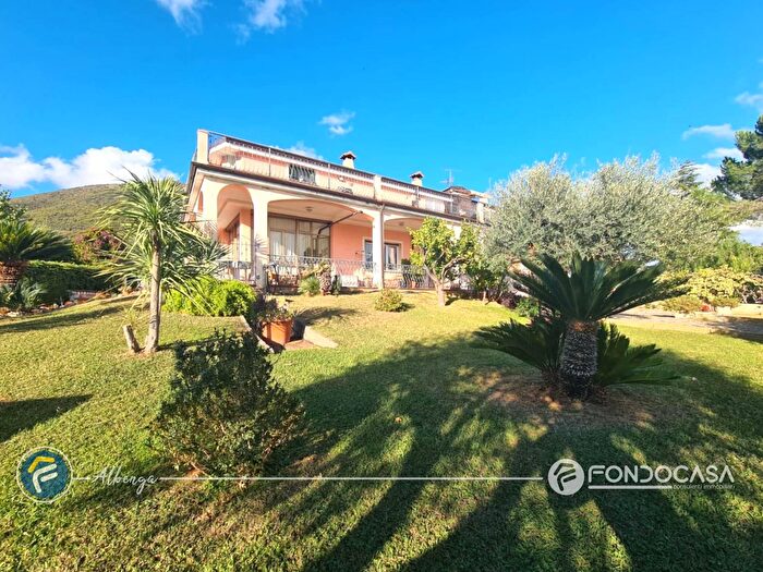 Appartamento con 5 locali in vendita in Regione Roberti, Albenga