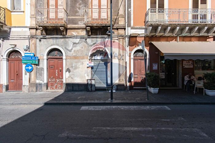 Casa con 6 locali in vendita in Via Umberto I, Fiumefreddo Di Sicilia