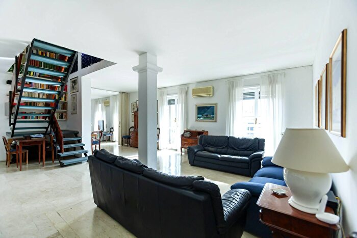 Appartamento con 6 locali in vendita in Viale di Trastevere, Roma