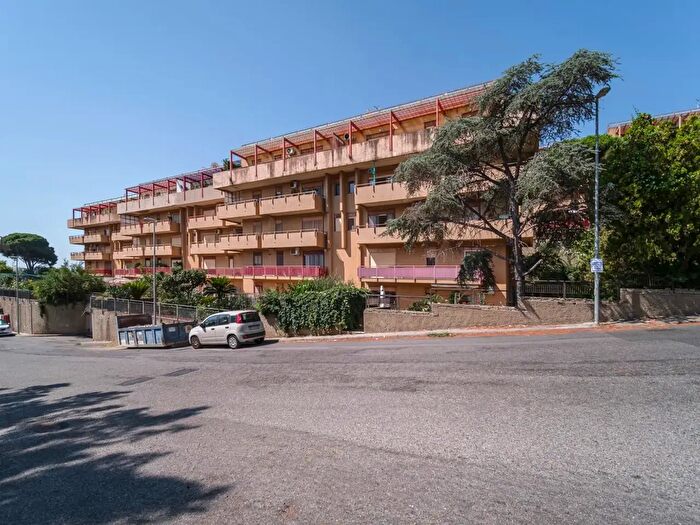 Appartamento quadrilocale in vendita in Via Carrubbara, Messina