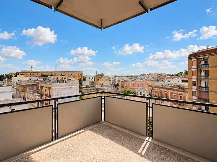 Appartamento con 6 locali in vendita in Piazzetta San Giovanni Battista, Lecce