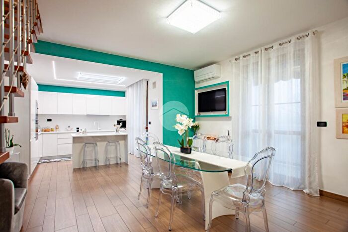 Appartamento con 6 locali in vendita in Via Alpignano, Givoletto