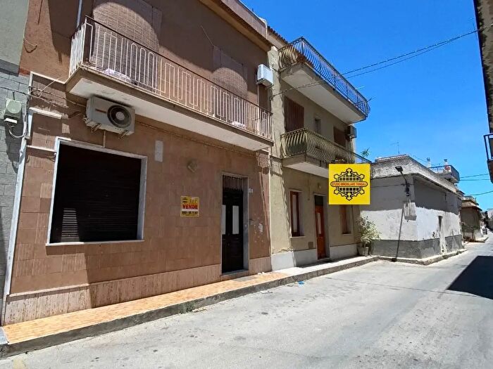 Casa quadrilocale in vendita in Avola