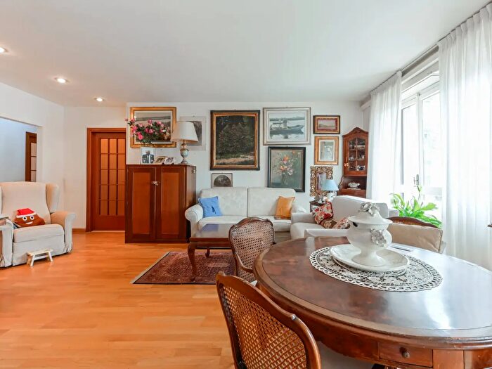 Appartamento con 6 locali in vendita in Via Lodovico Muratori, Milano