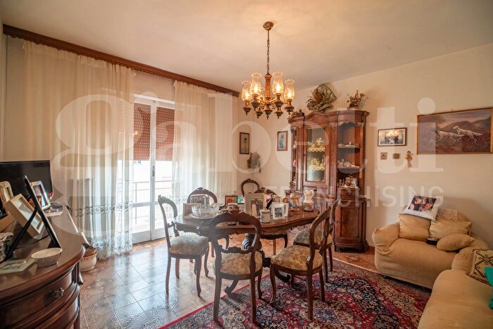 Appartamento con 5 locali in vendita in Via Roberto Ardigò, Perugia