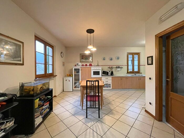 Casa con 5 locali in vendita in Camaiore