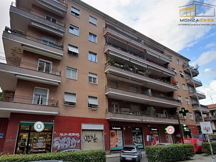 Appartamento trilocale in vendita in Via Cavallotti, Monza