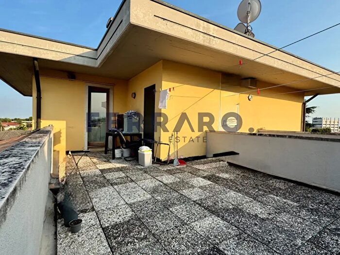 Appartamento trilocale in vendita in Via Giovanni Comisso, Paese