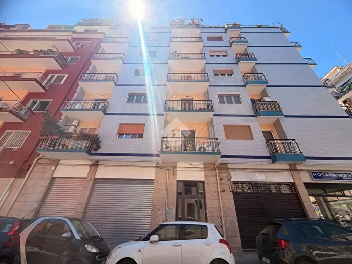 Appartamento trilocale in vendita in Via Menotti Bianchi, Bari