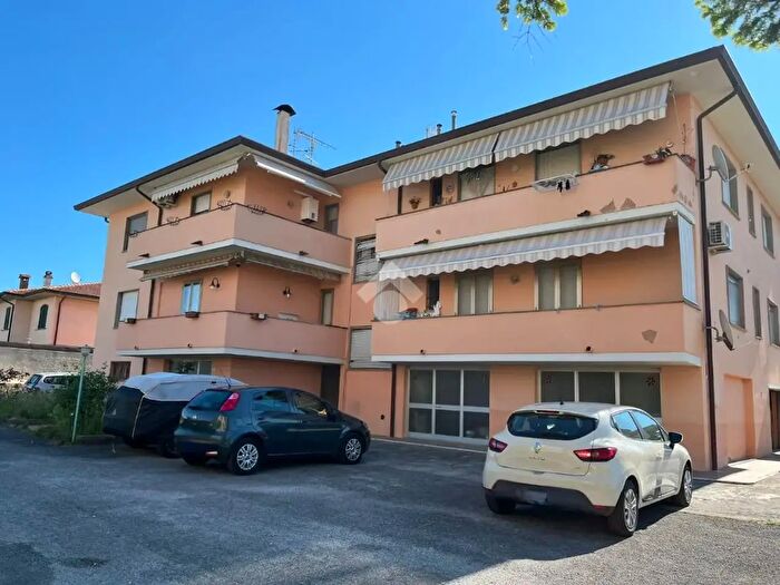 Appartamento con 5 locali in vendita in Via Oberdan, Vecchiano