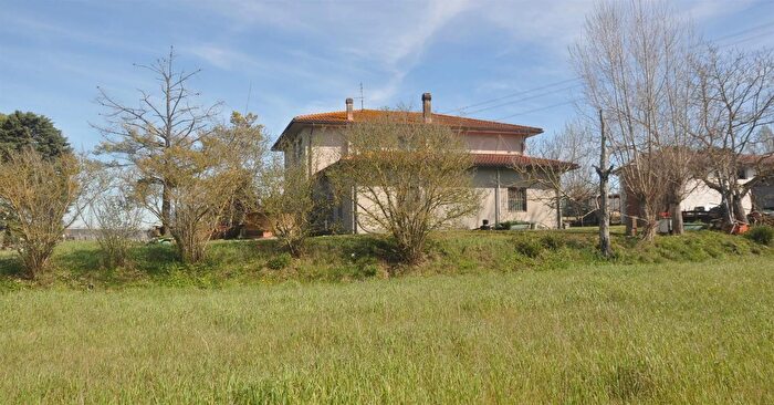 Casa con 10 locali in vendita in Fauglia