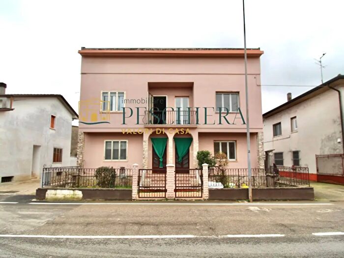 Casa con 6 locali in vendita in Via Giacomo Leopardi, Villafranca Di Verona