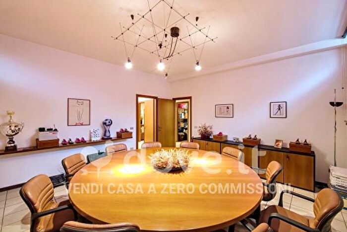 Appartamento quadrilocale in vendita in Via San Michele Arcangelo, Varese