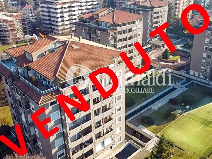 Appartamento trilocale in vendita in Via Biancamano, Monza