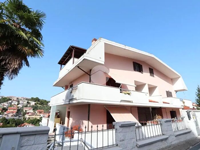 Casa con 5 locali in vendita in Via Italo Giovannucci, Pescara
