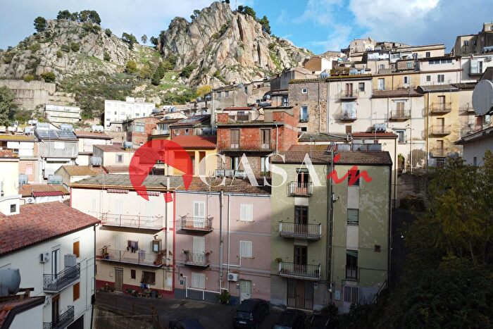 Casa con 8 locali in vendita in Via Filippo Nicosia, Nicosia