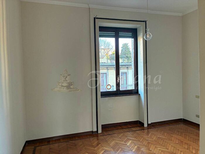 Appartamento trilocale in affitto in Via Giosuè Carducci, San Vittore, Milano