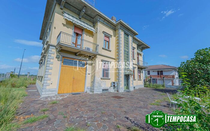 Casa con 10 locali in vendita in Via Anguissola, Calendasco