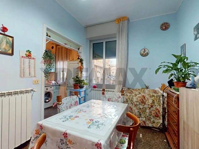 Appartamento bilocale in vendita in Via Voltri, Genova