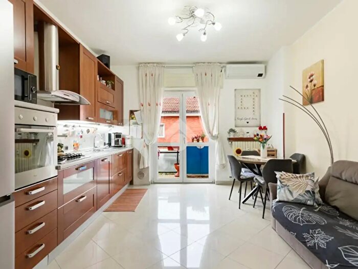 Appartamento trilocale in vendita in Via Ponale, Milano