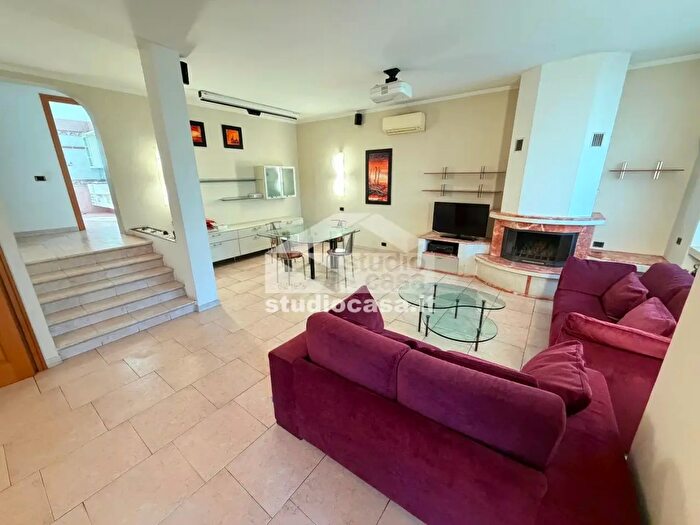 Casa quadrilocale in vendita in Via Rossini, Vaiano Cremasco