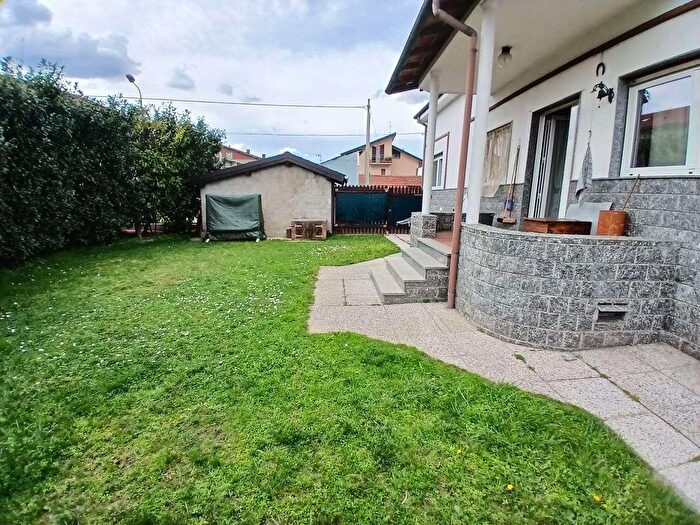 Casa con 6 locali in vendita in Via della Fornace, Carcare