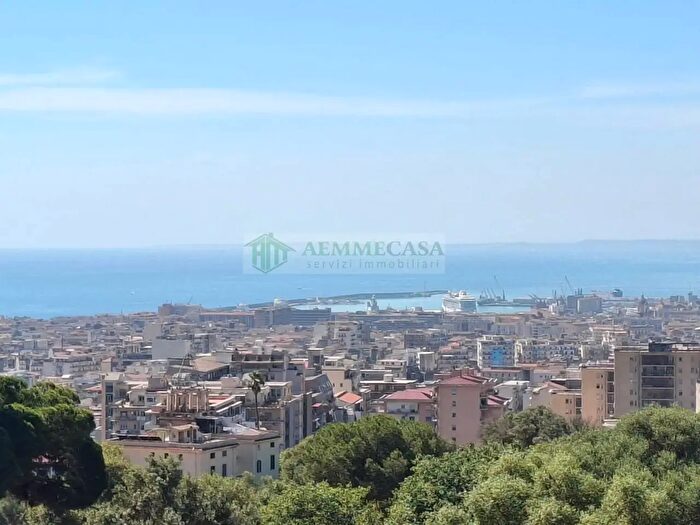 Appartamento con 6 locali in vendita in Via Antonino Ferrarotto, Catania