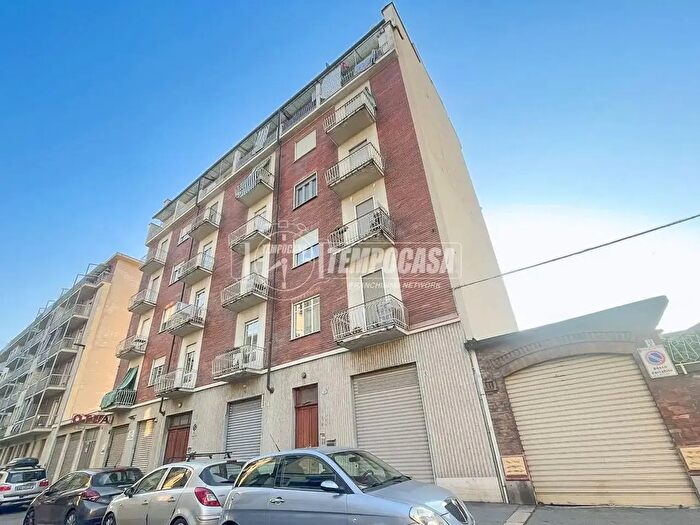 Appartamento trilocale in vendita in Via Banchette, Torino