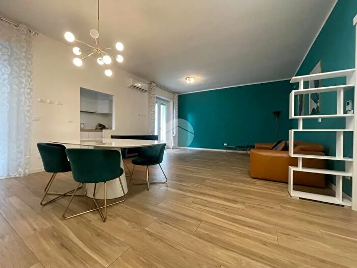 Appartamento quadrilocale in vendita in Circonvallazione Alfredo Oriani, Verona