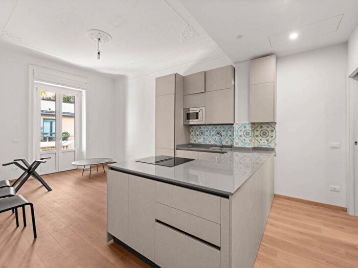 Appartamento trilocale in affitto in Via Ozieri, Plebisciti Susa, Milano