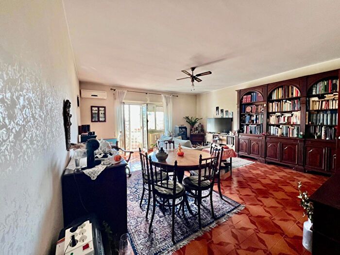 Appartamento trilocale in vendita in Via Davide Campari, Roma