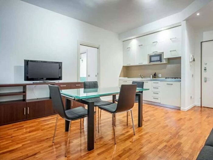 Appartamento bilocale in affitto in Via San Gregorio, Repubblica, Milano