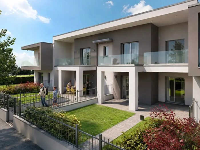 Appartamento quadrilocale in vendita in Via Lazio Snc, Rovato