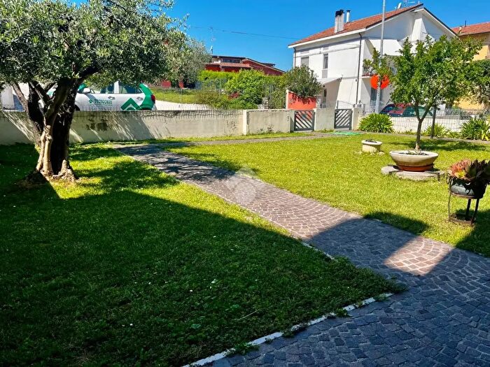 Appartamento quadrilocale in vendita in Via Villagrande, Mombaroccio