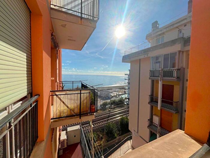 Appartamento trilocale in affitto in Corso Europa, Borghetto Santo Spirito
