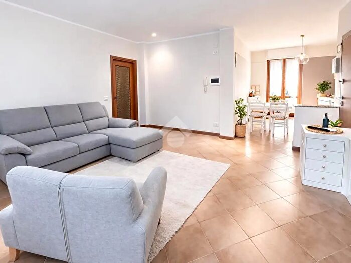 Appartamento quadrilocale in vendita in Desenzano Del Garda