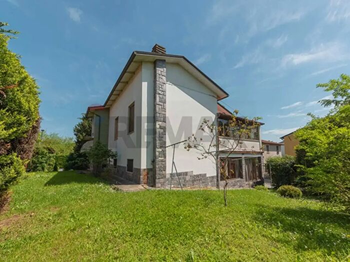 Casa con 7 locali in vendita in Traversetolo