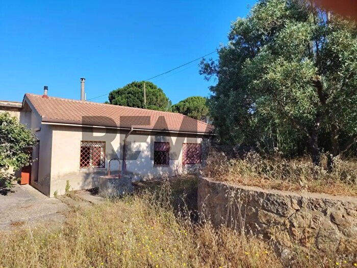 Casa quadrilocale in vendita in Contrada Camemi Snc, Piazza Armerina