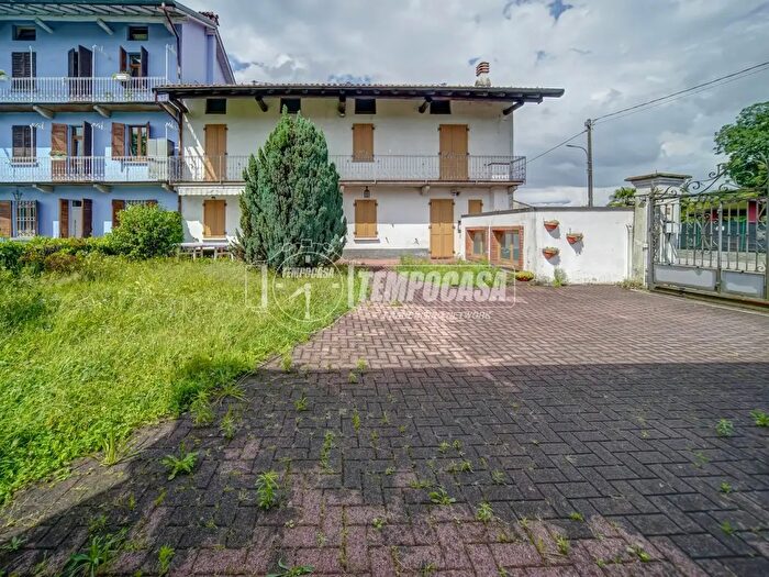 Casa quadrilocale in vendita in Via Caduti Libertà, Castelletto Sopra Ticino