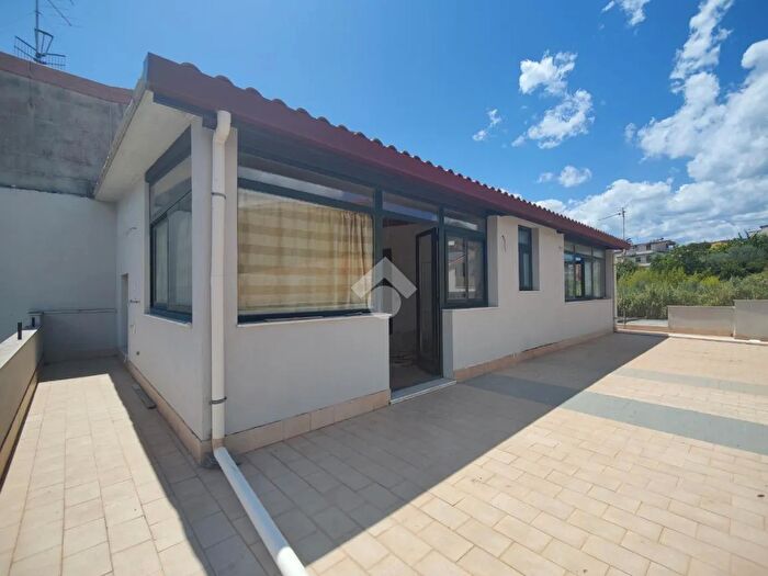 Appartamento trilocale in vendita in Via Bruderi, Giardini Naxos