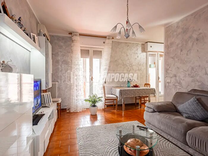 Appartamento trilocale in vendita in Via Enrico Zambonini, Reggio Emilia