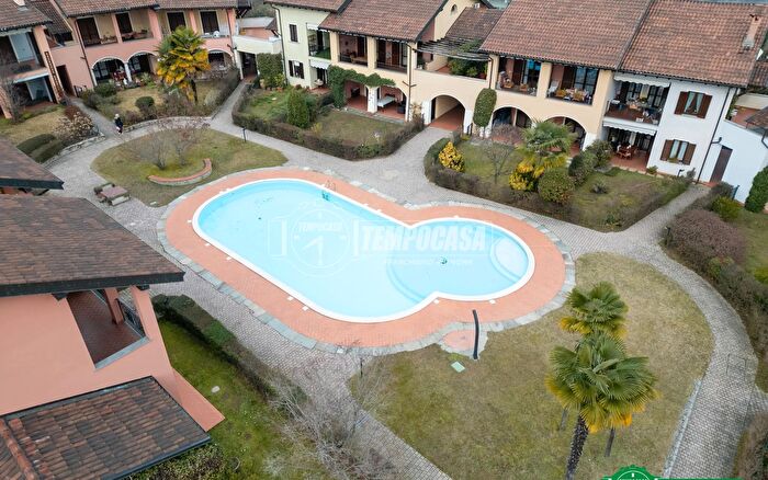 Appartamento con 6 locali in vendita in Via ai Prati, Lesa